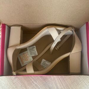 Comfortable nude heels